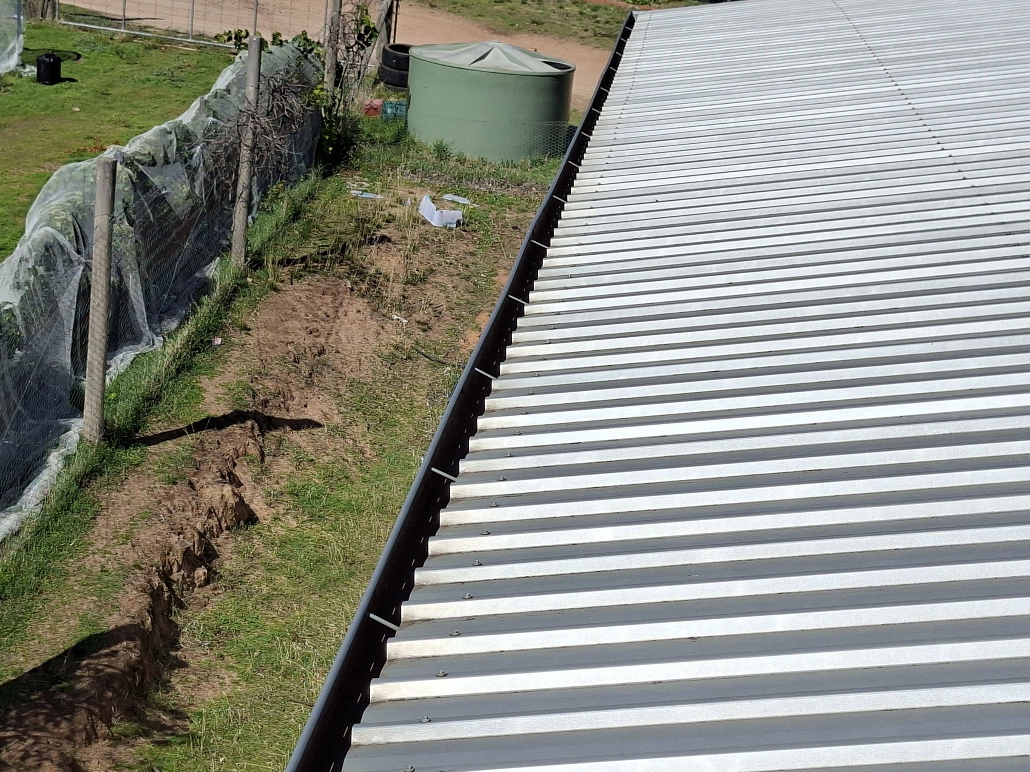Clean gutters after vacuum gutter cleaning service in Marong Victoria