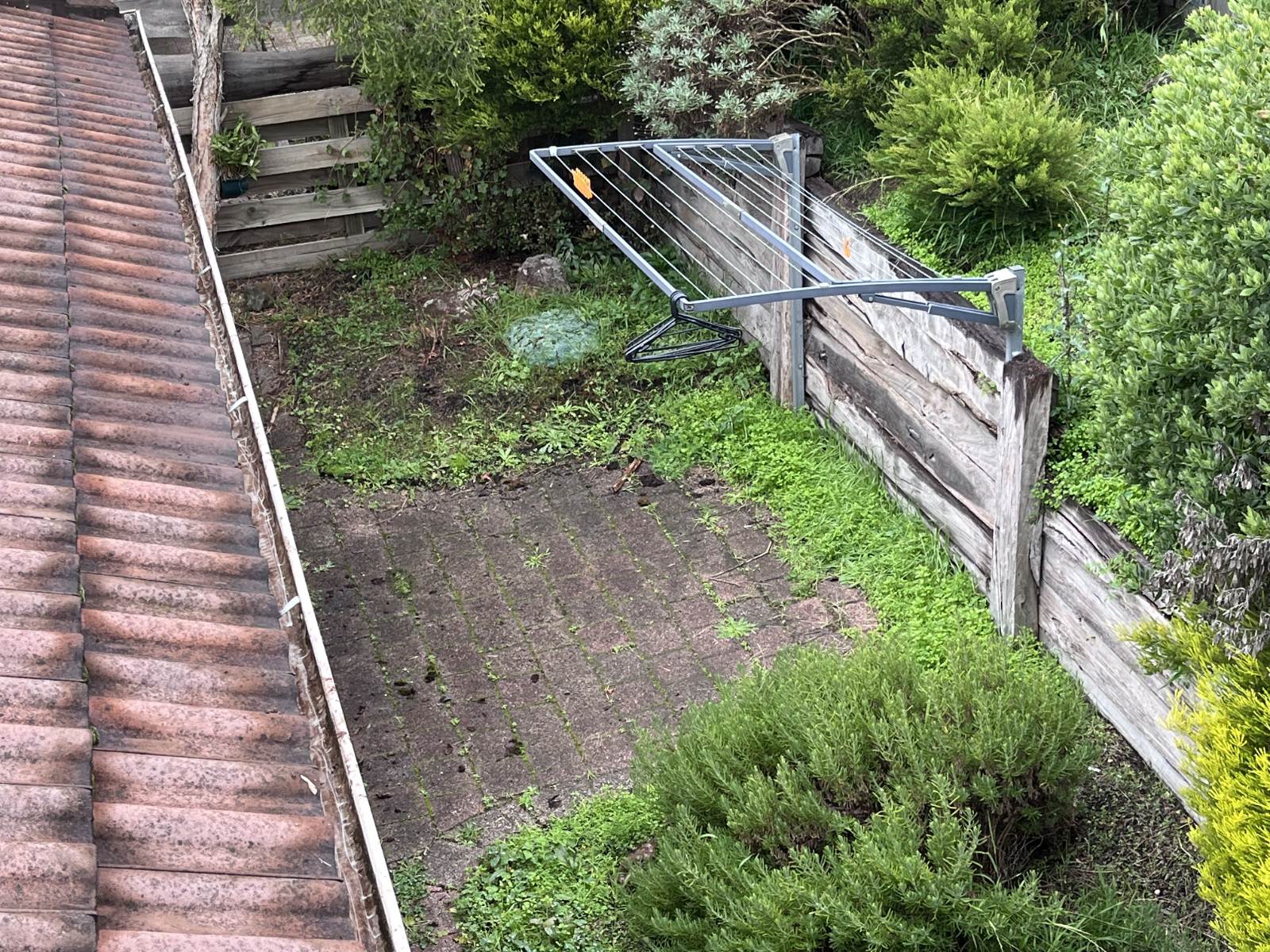 Gutter clean for Bella Real Estate Castlemaine - photo 4