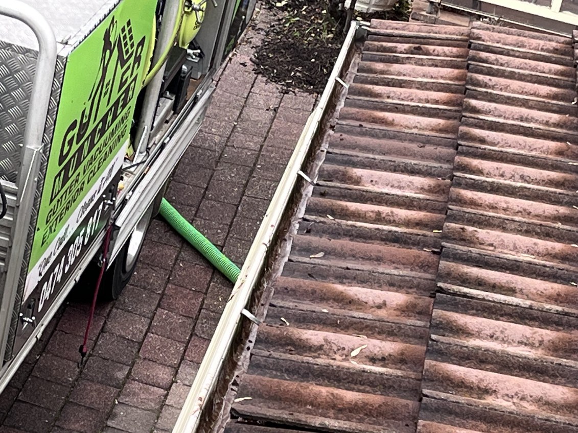 Gutter clean for Bella Real Estate Castlemaine - photo 5