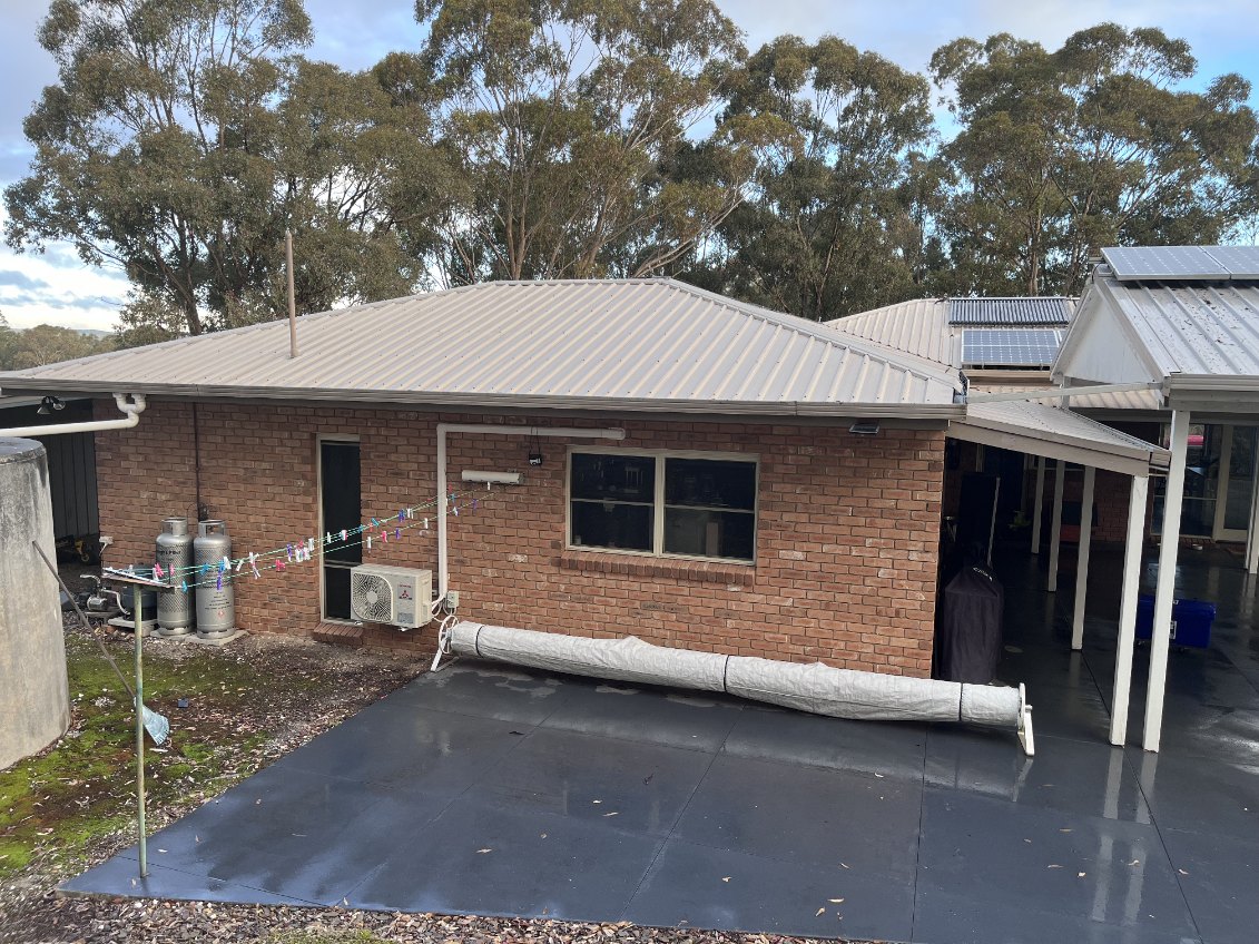 Roof and gutter clean Castlemaine - photo 2