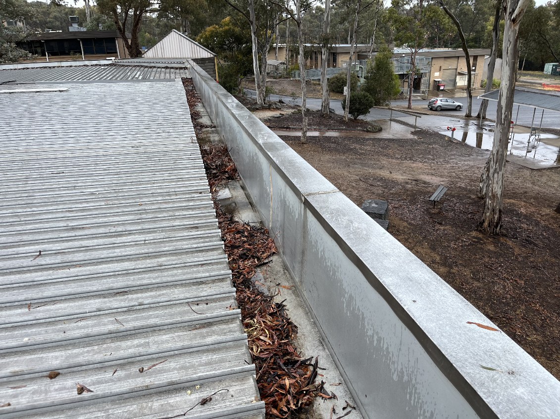 Roof and gutter clean gymnasium Castlemaine - photo 4