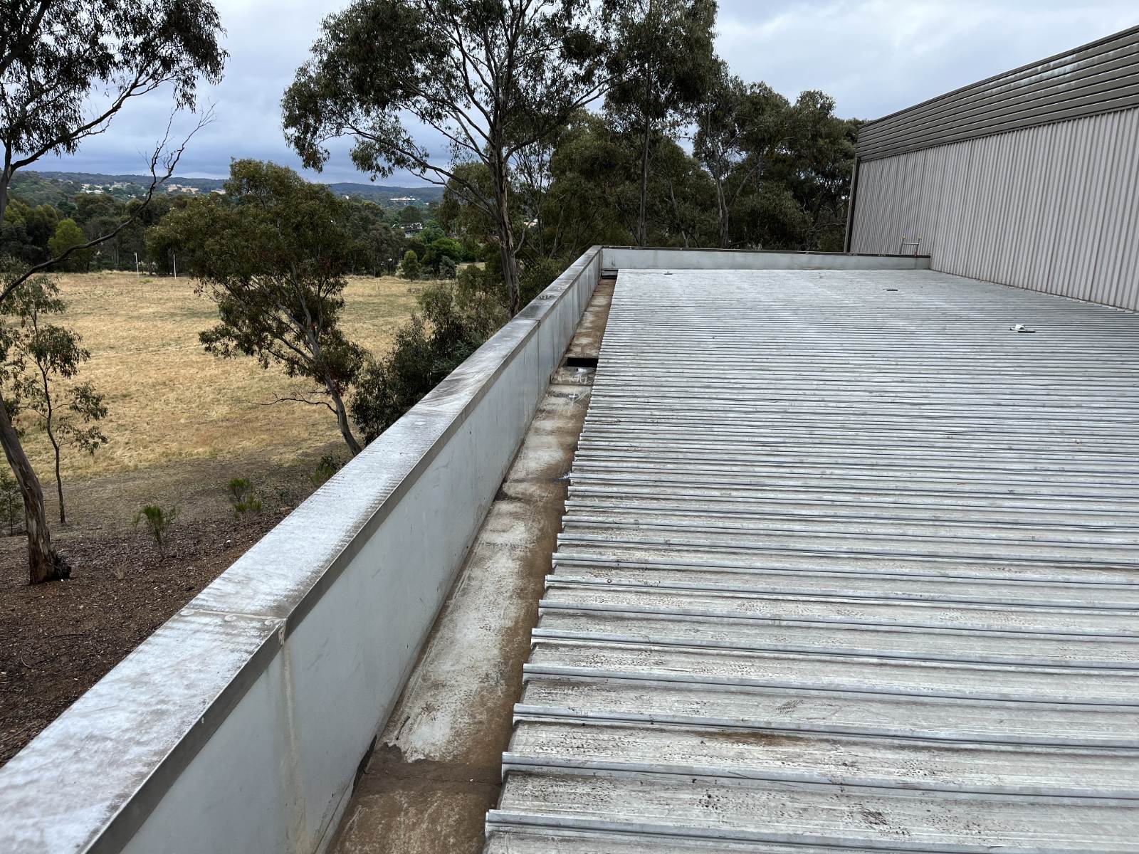 Roof and gutter clean gymnasium Castlemaine - photo 5