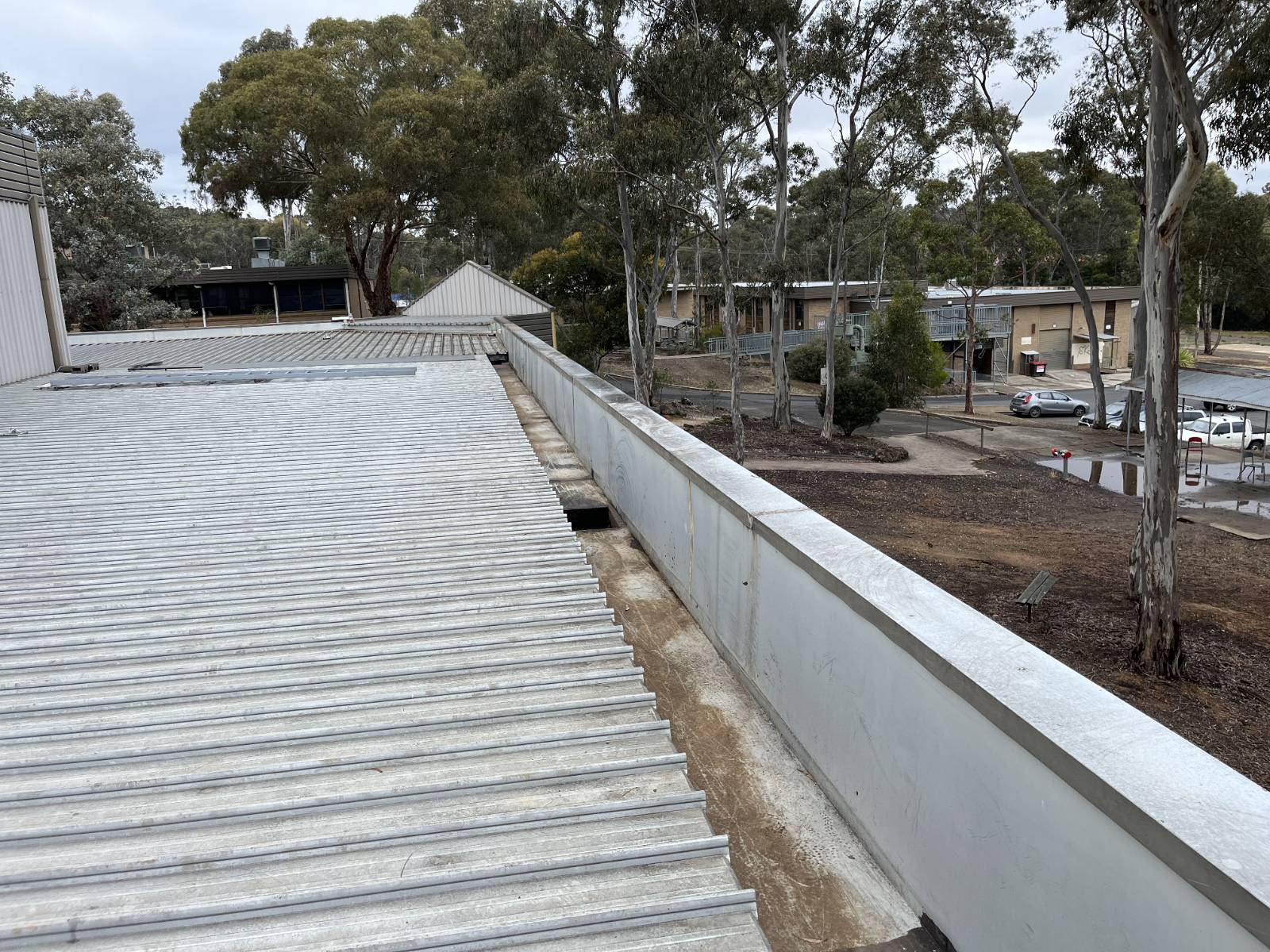 Roof and gutter clean gymnasium Castlemaine - photo 6